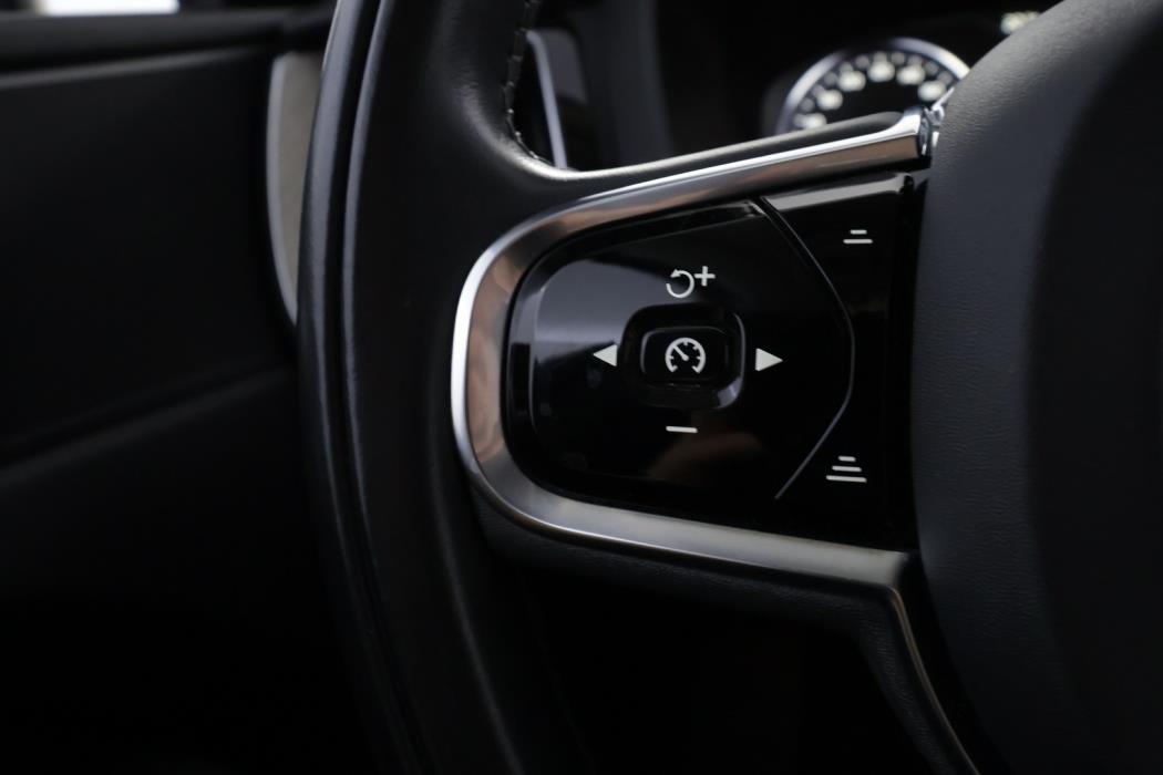 VOLVO XC60 2021