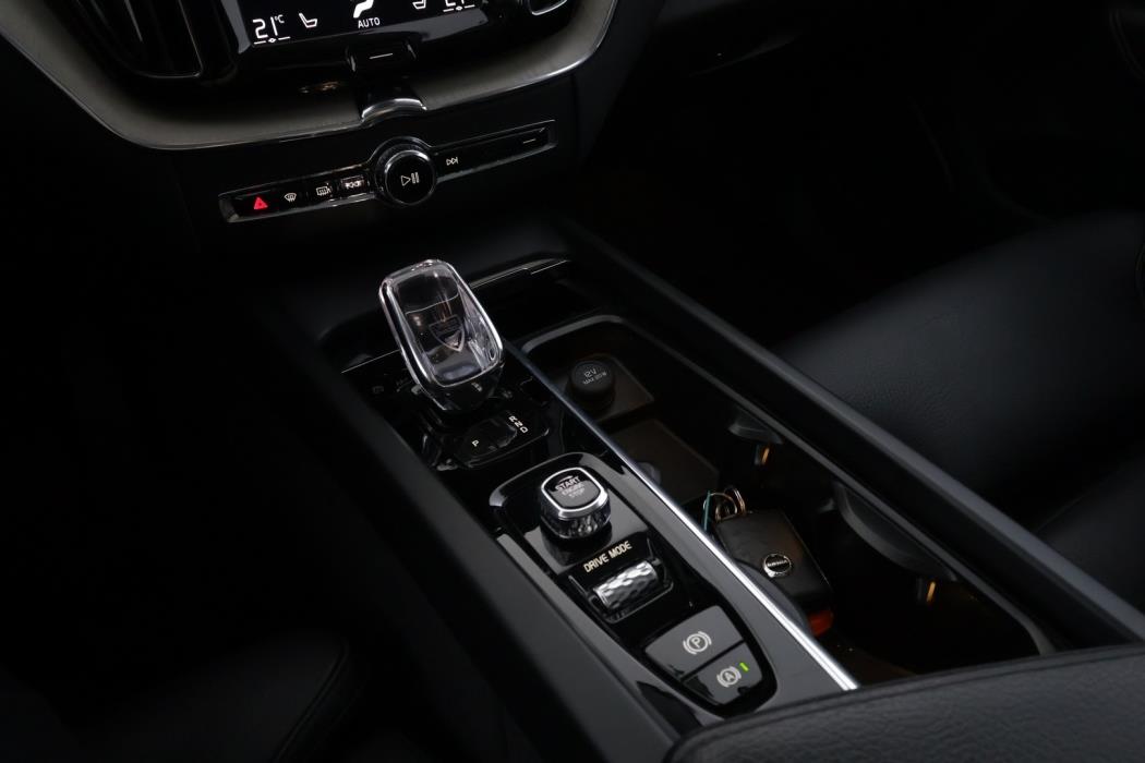 VOLVO XC60 2021