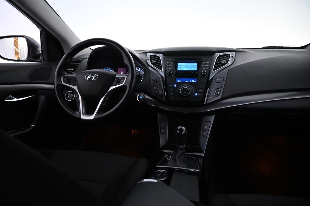 HYUNDAI i40 2012