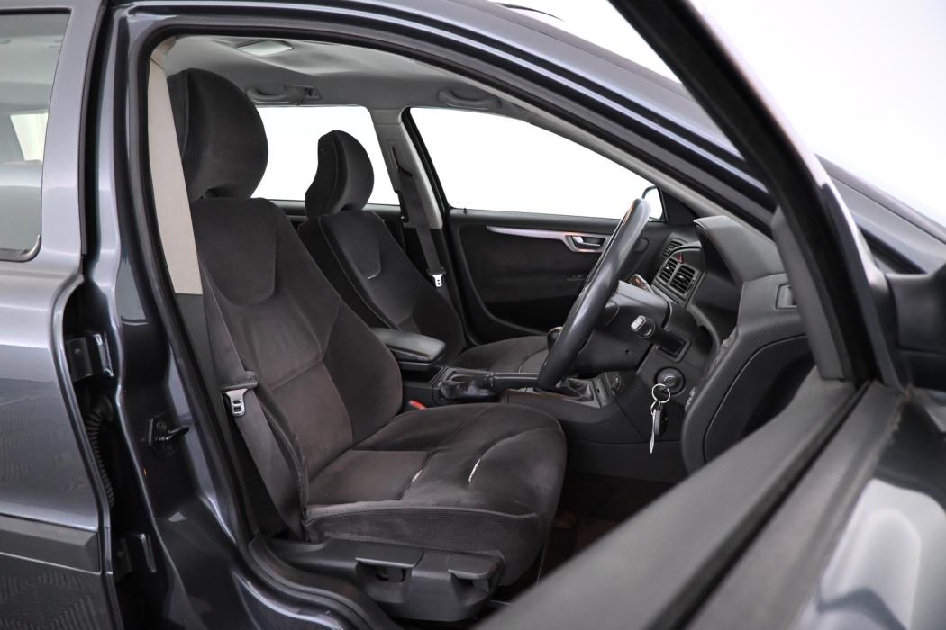VOLVO V70 2003