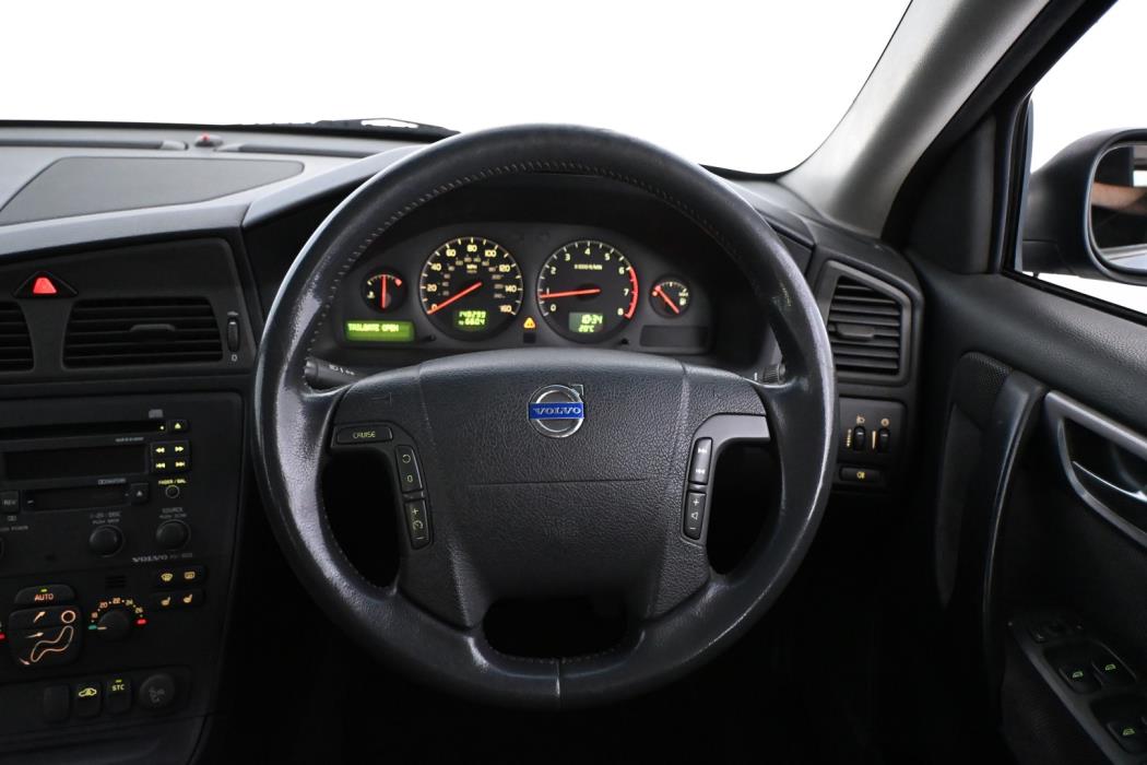 VOLVO V70 2003