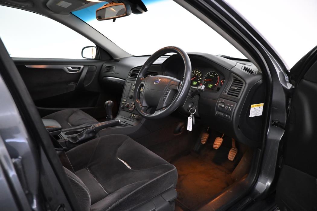 VOLVO V70 2003