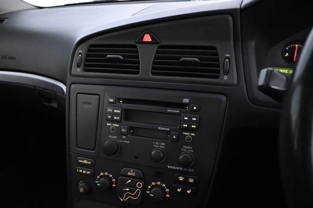 VOLVO V70 2003