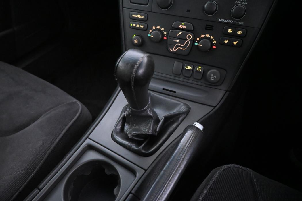 VOLVO V70 2003