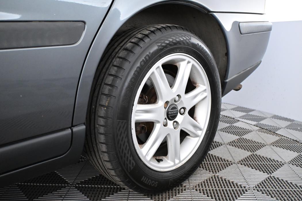 VOLVO V70 2003