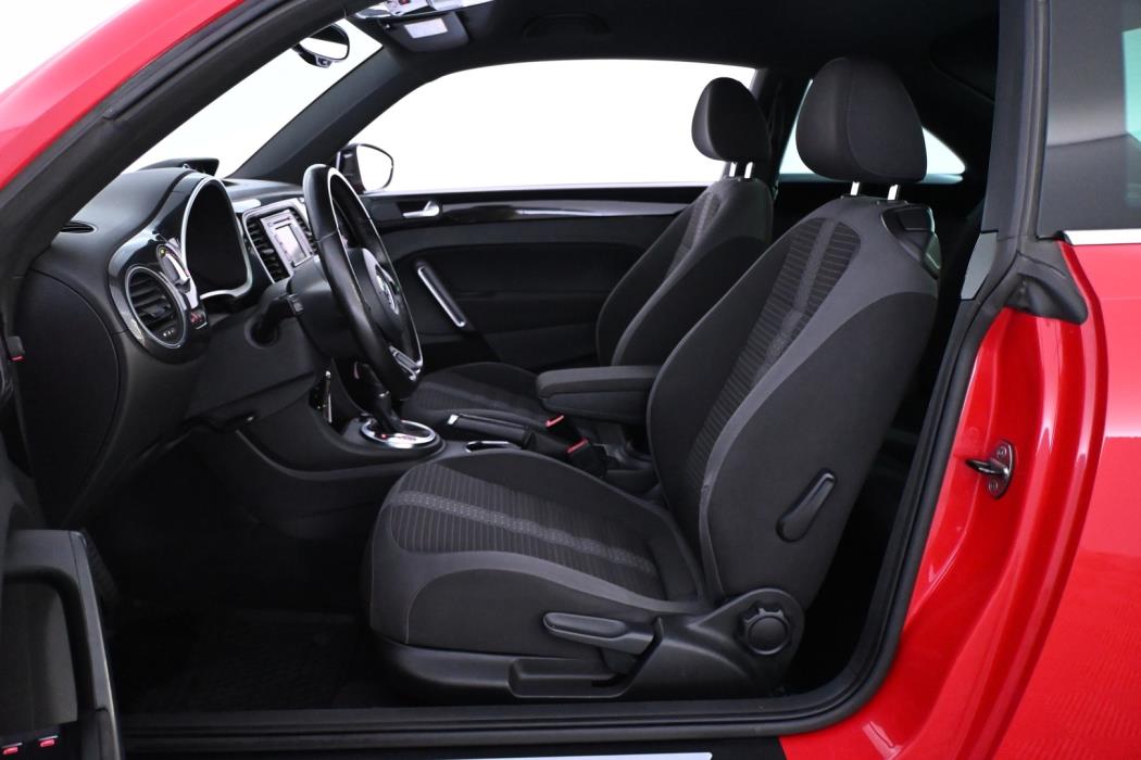 VOLKSWAGEN Beetle 2012