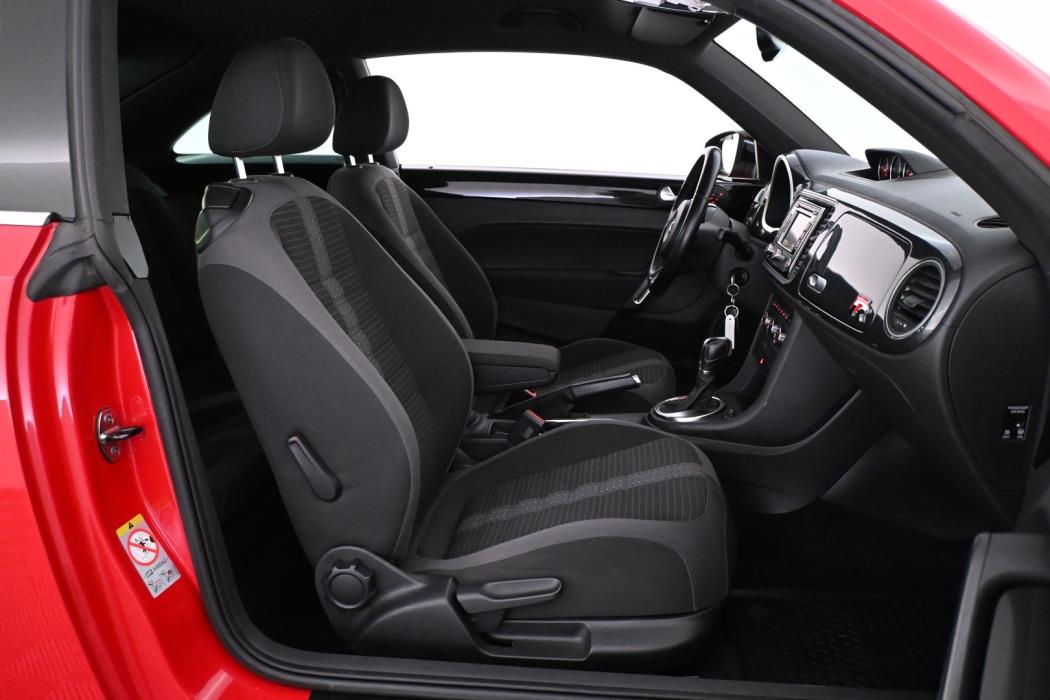 VOLKSWAGEN Beetle 2012