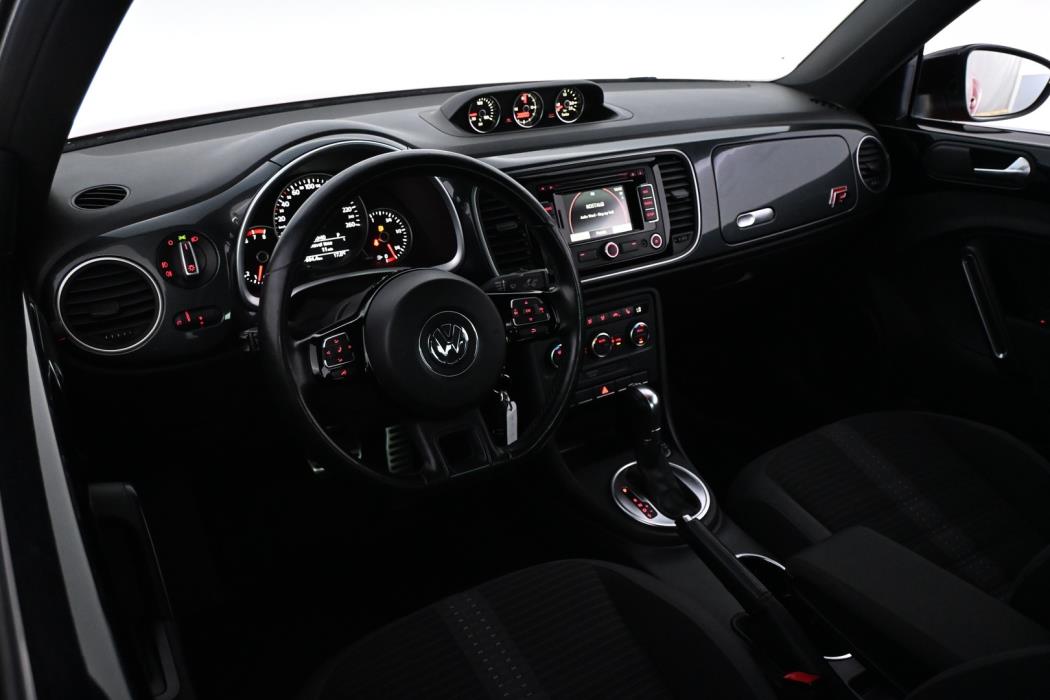 VOLKSWAGEN Beetle 2012