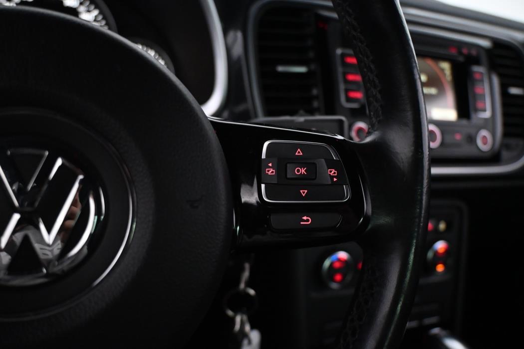 VOLKSWAGEN Beetle 2012