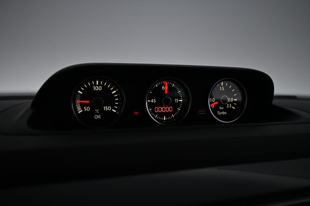 VOLKSWAGEN Beetle 2012