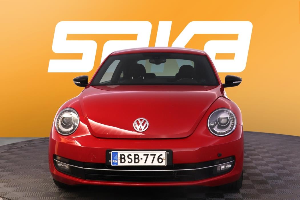 VOLKSWAGEN Beetle 2012
