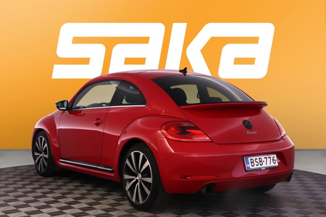 VOLKSWAGEN Beetle 2012