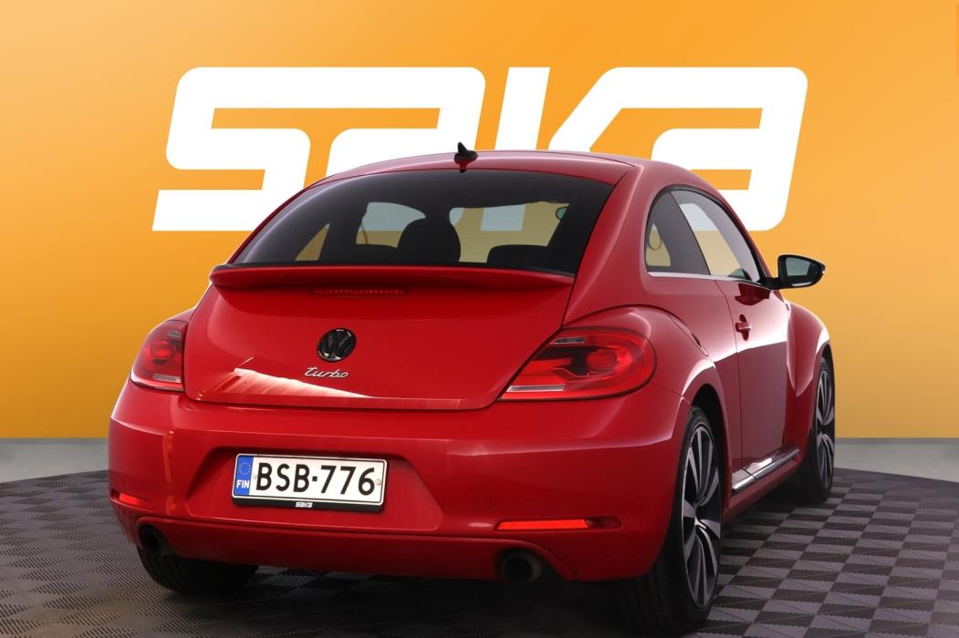 VOLKSWAGEN Beetle 2012