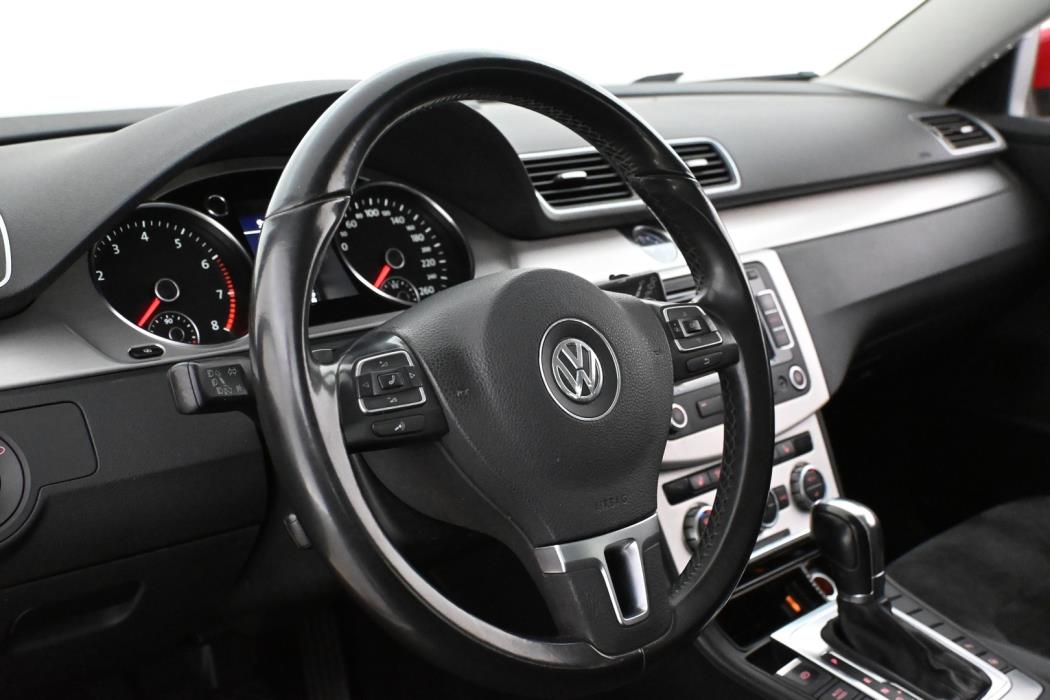 VOLKSWAGEN Passat 2012