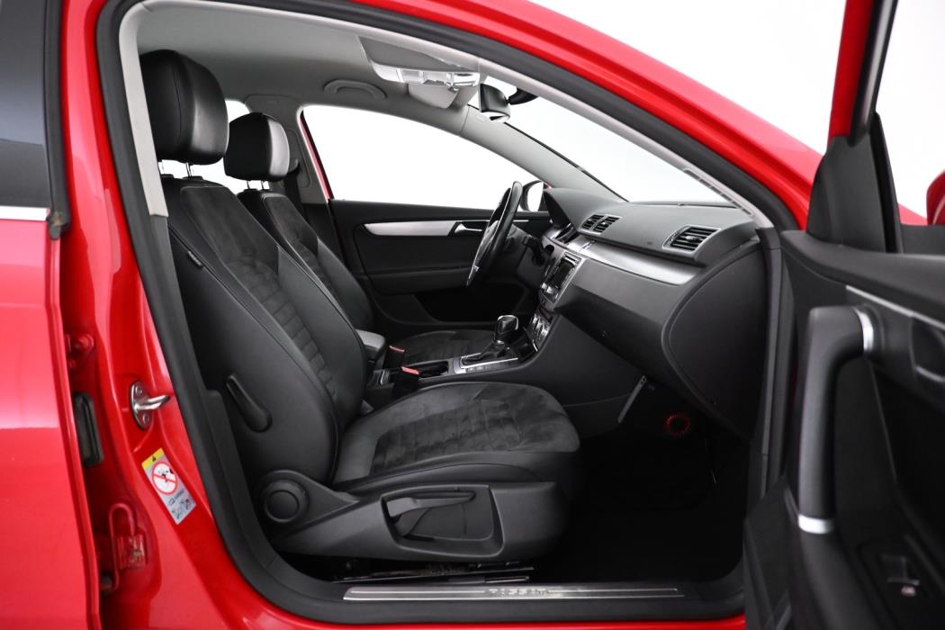 VOLKSWAGEN Passat 2012