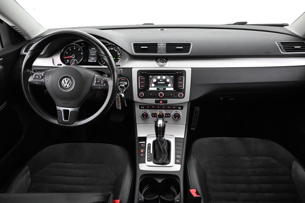 VOLKSWAGEN Passat 2012