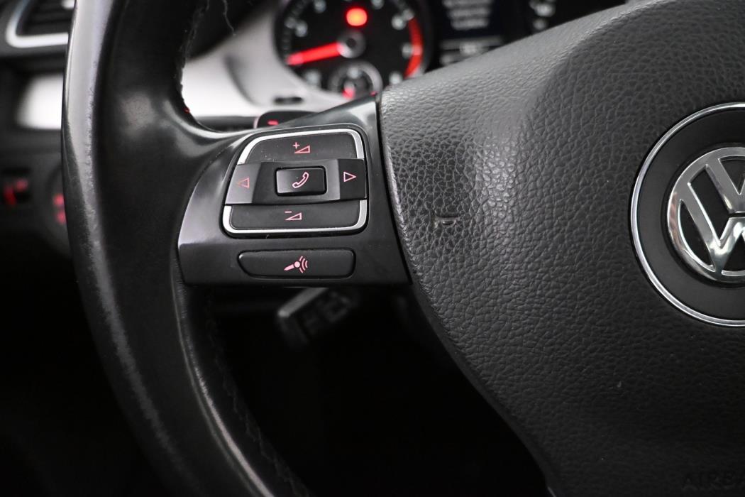 VOLKSWAGEN Passat 2012