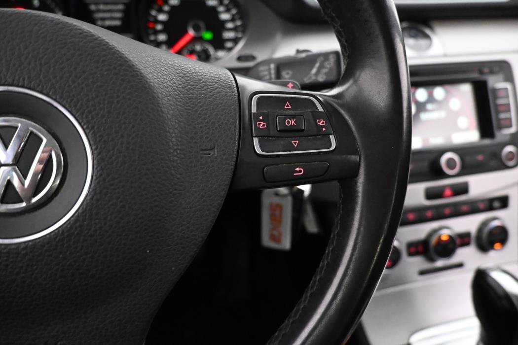 VOLKSWAGEN Passat 2012