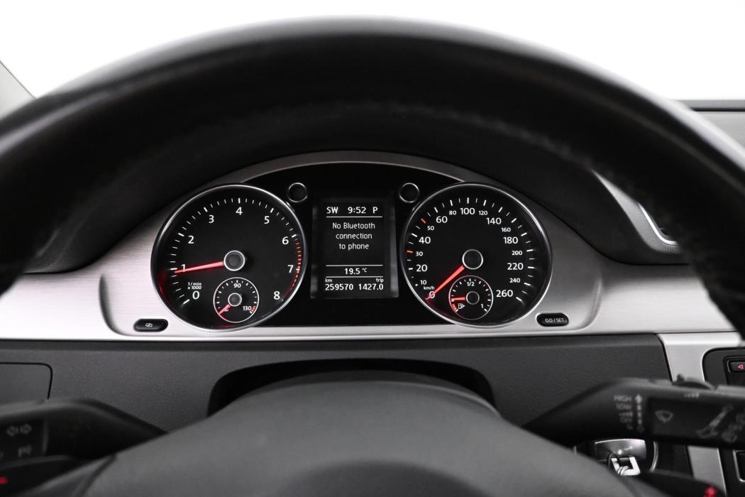 VOLKSWAGEN Passat 2012