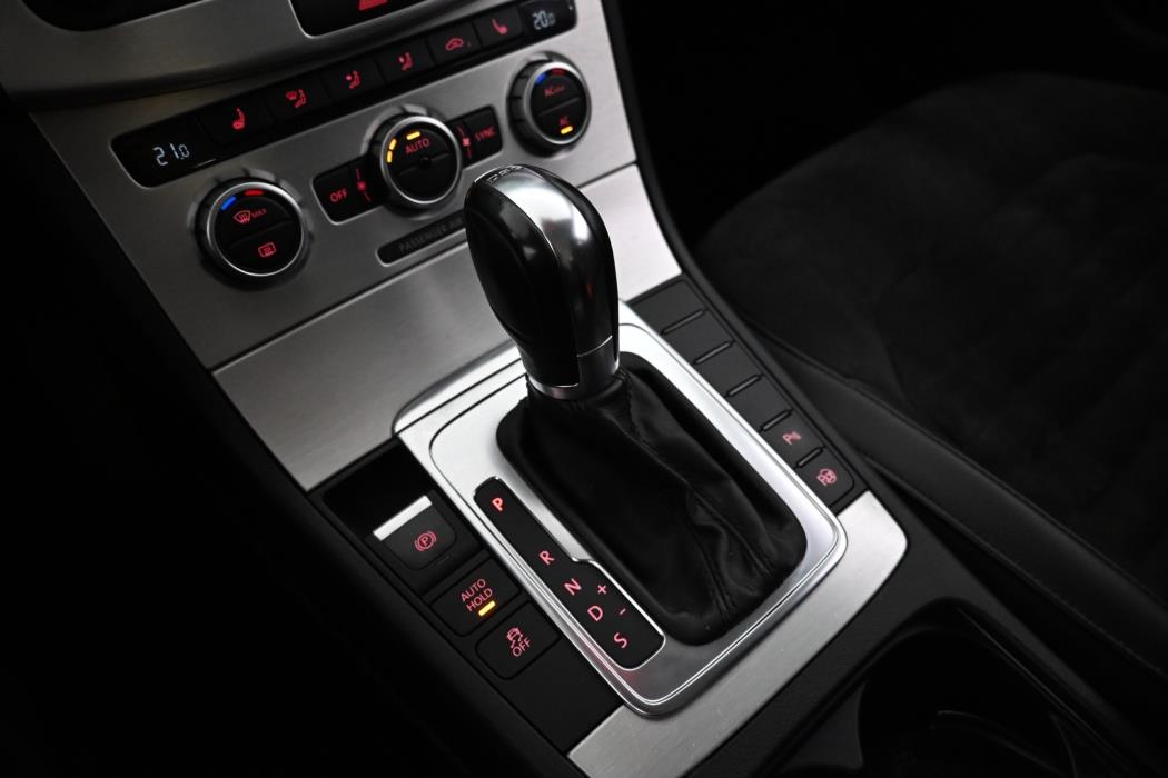 VOLKSWAGEN Passat 2012