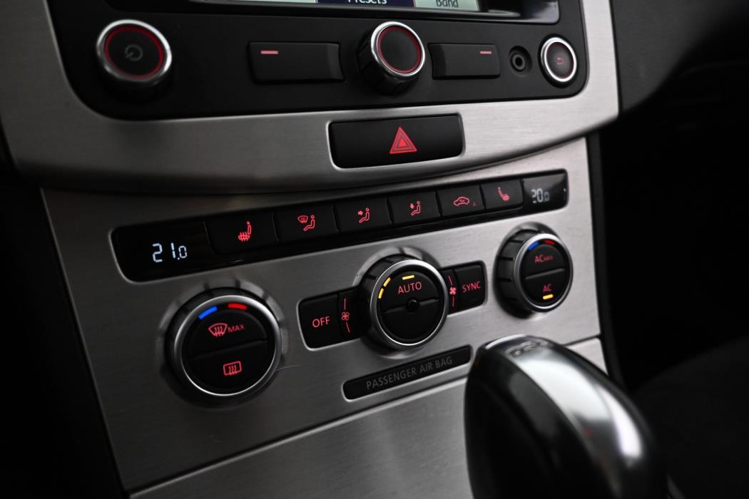 VOLKSWAGEN Passat 2012