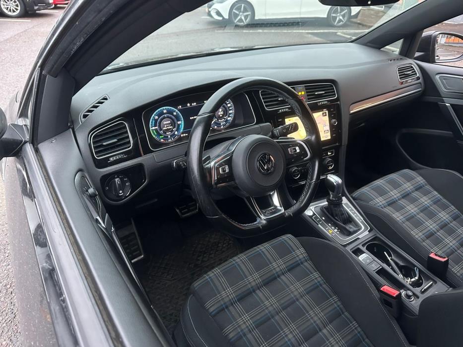 VOLKSWAGEN Golf 2017