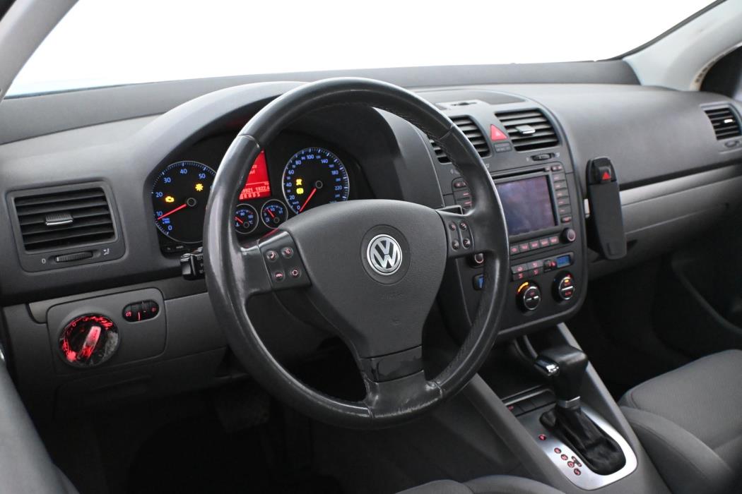 VOLKSWAGEN Golf 2005