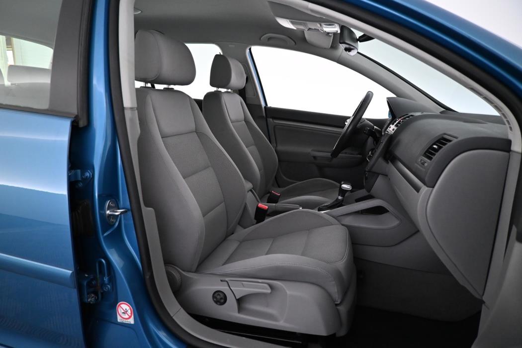 VOLKSWAGEN Golf 2005