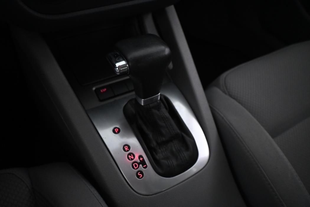 VOLKSWAGEN Golf 2005