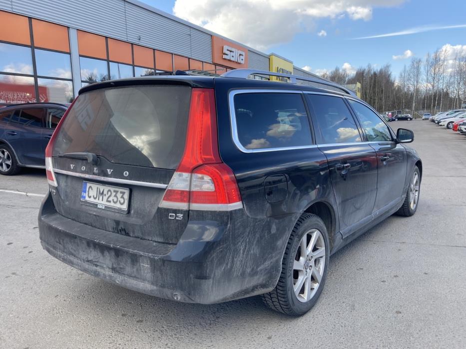 VOLVO V70 2015