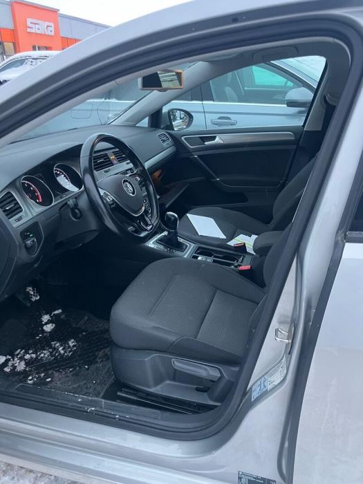 VOLKSWAGEN Golf 2015