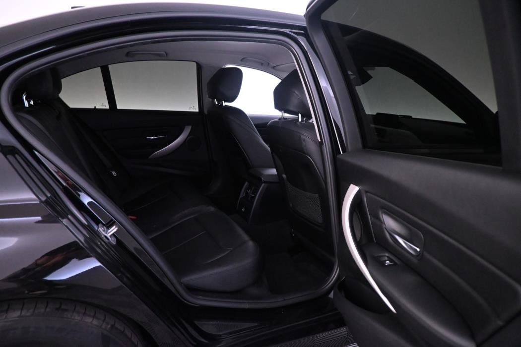 BMW 318 2018