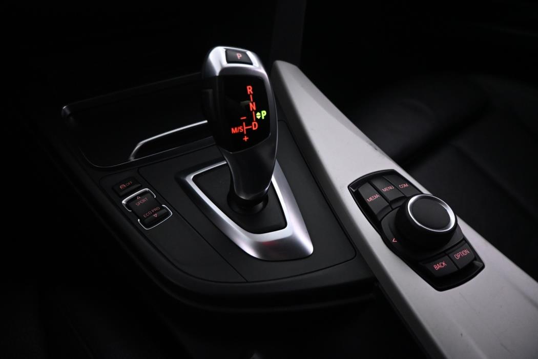 BMW 318 2018