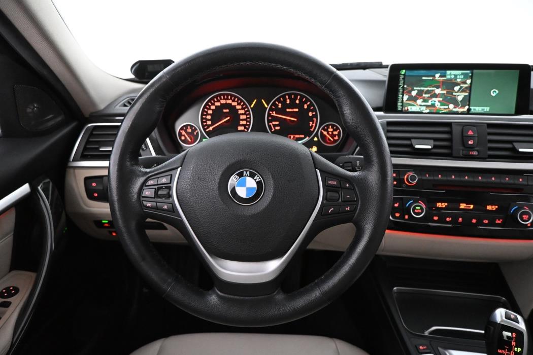 BMW 330 2016