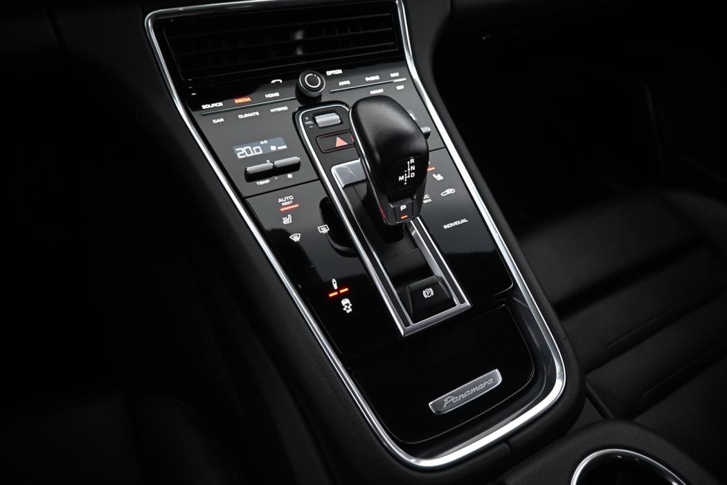 PORSCHE Panamera 2020
