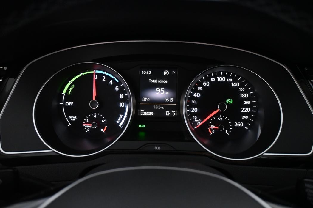 VOLKSWAGEN Passat 2016