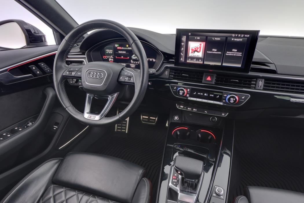 AUDI A4 2021