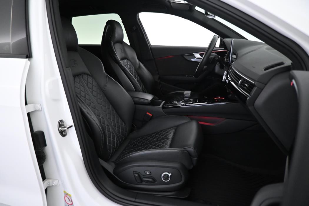 AUDI A4 2021