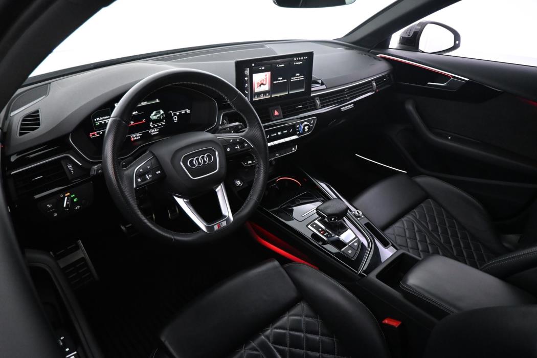 AUDI A4 2021