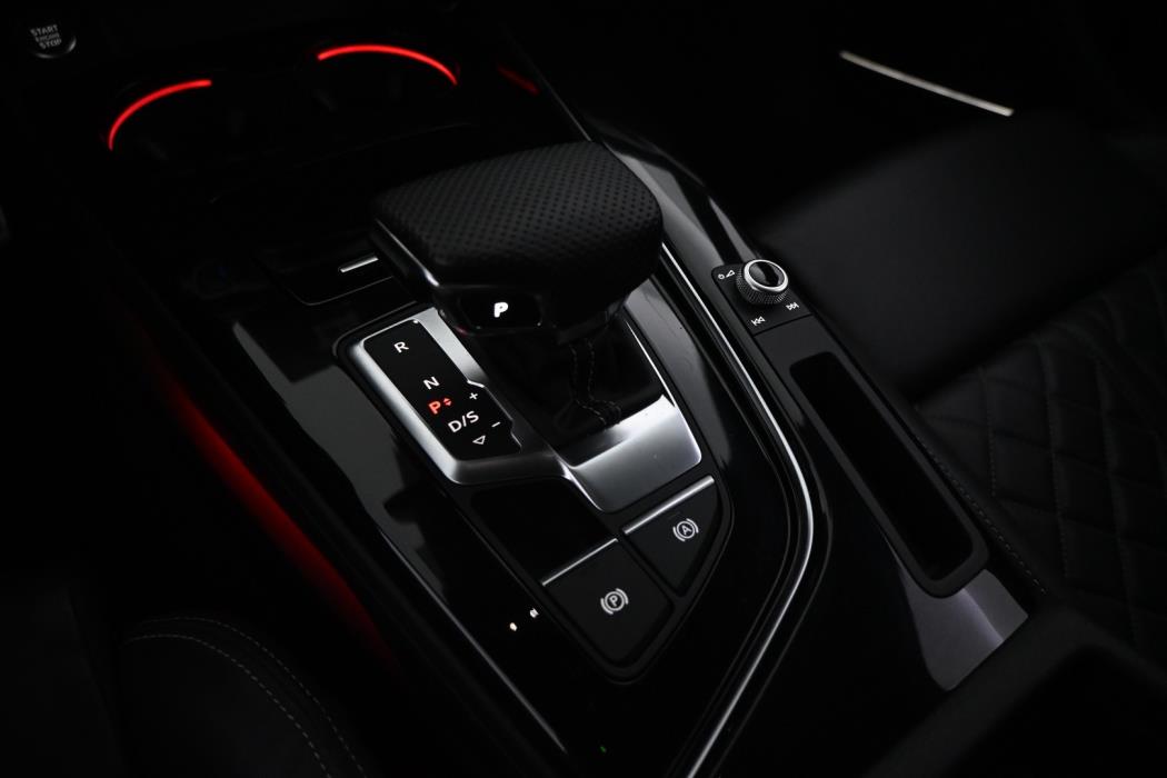 AUDI A4 2021