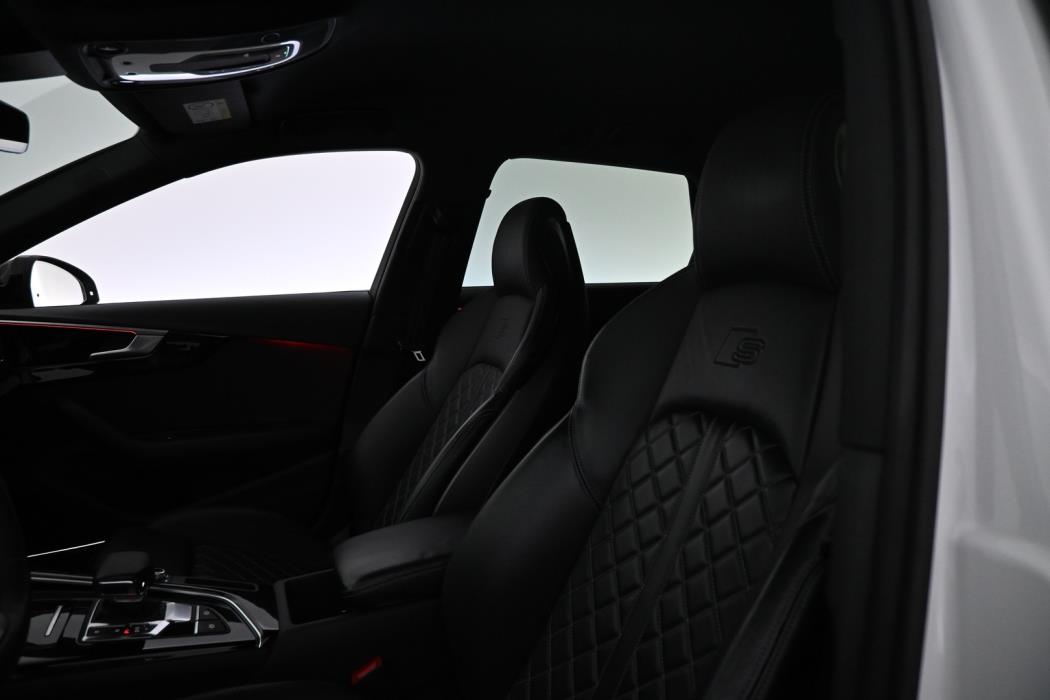 AUDI A4 2021