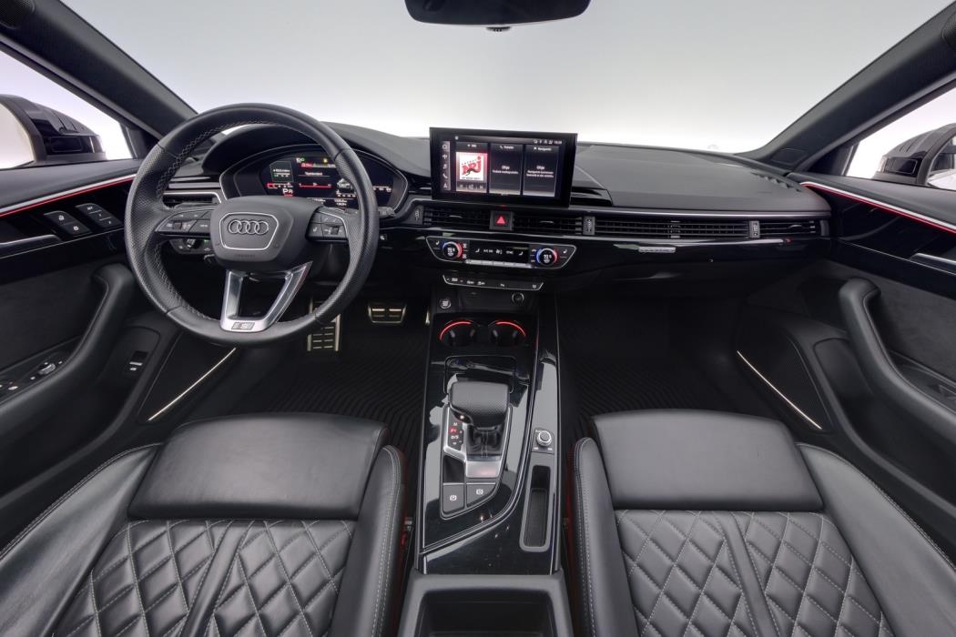 AUDI A4 2021
