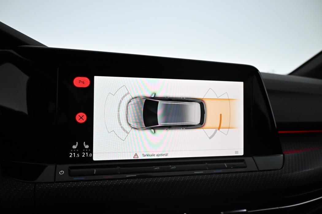 VOLKSWAGEN Golf 2023