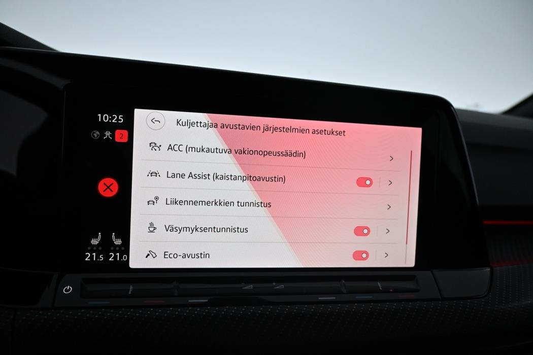 VOLKSWAGEN Golf 2023