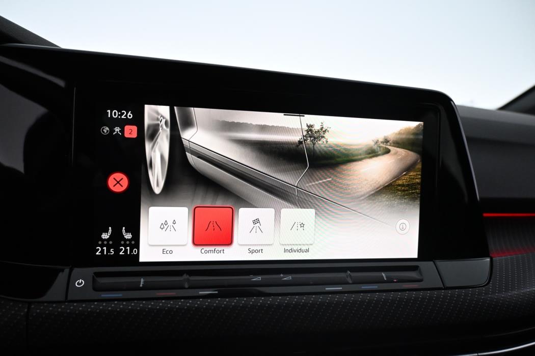 VOLKSWAGEN Golf 2023