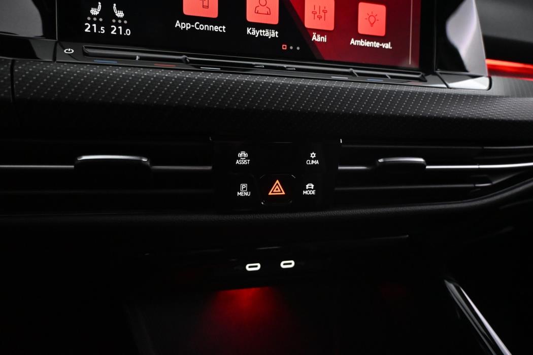 VOLKSWAGEN Golf 2023