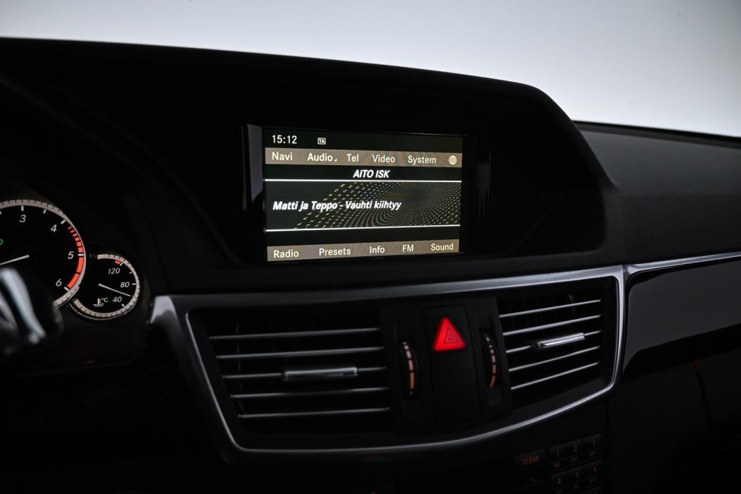 MERCEDES-BENZ E 2011