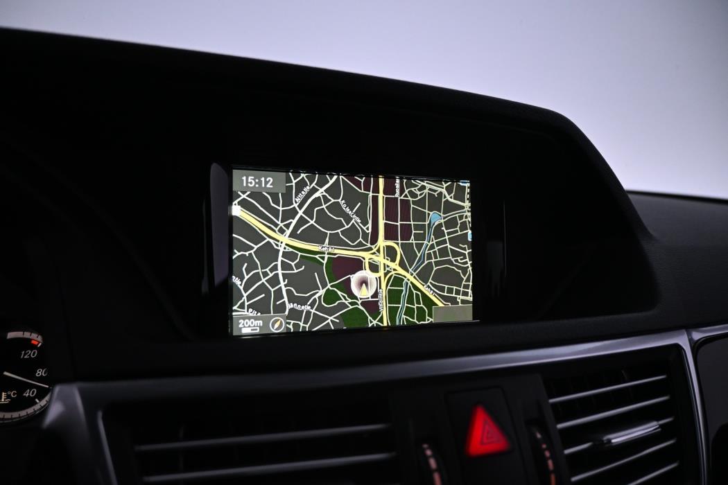 MERCEDES-BENZ E 2011