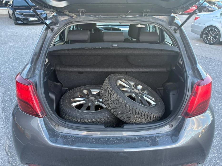TOYOTA Yaris 2015