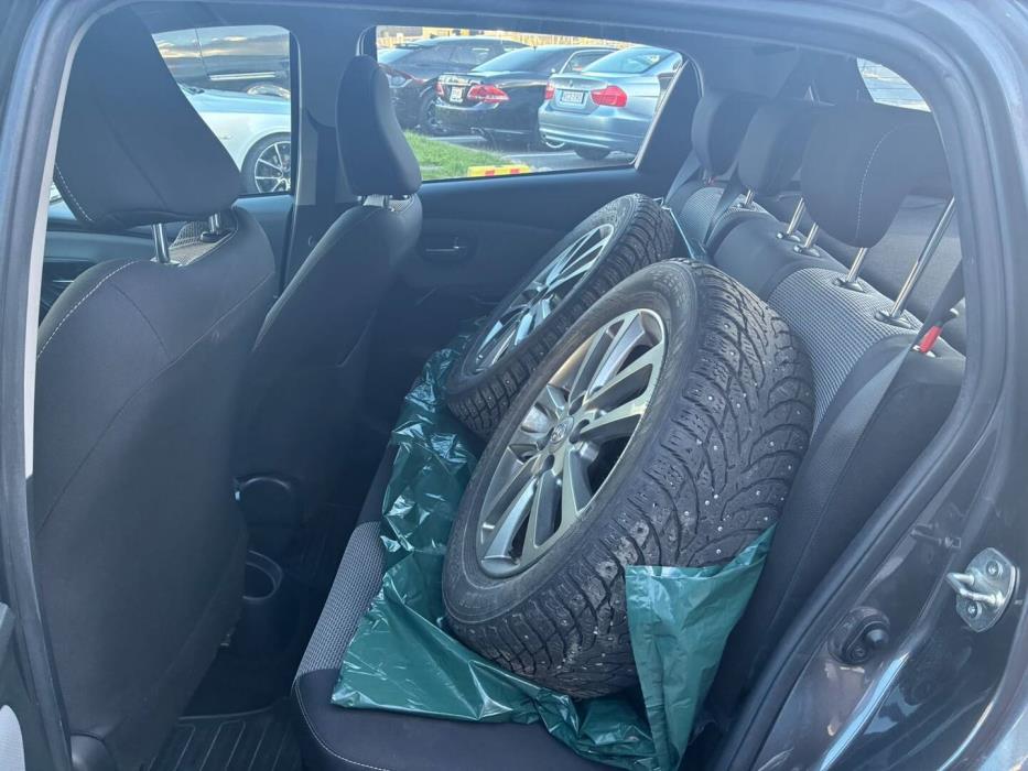 TOYOTA Yaris 2015